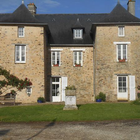 Au Presbytere De Dagmar Erbrée Buitenkant foto