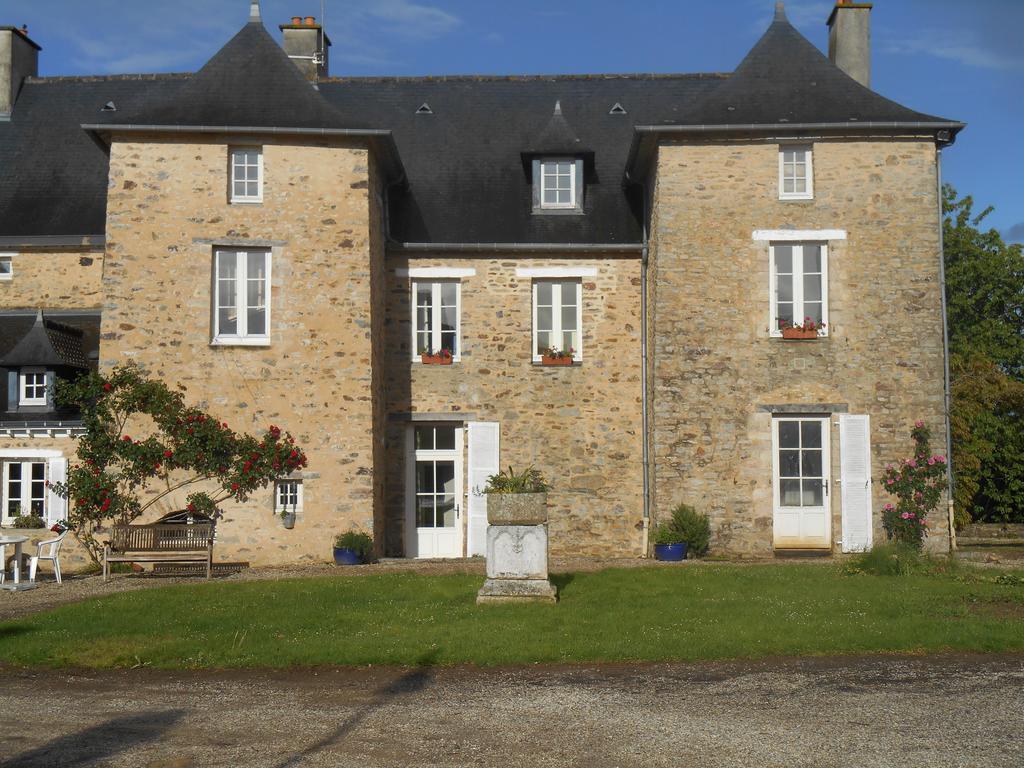 Au Presbytere De Dagmar Erbrée Buitenkant foto